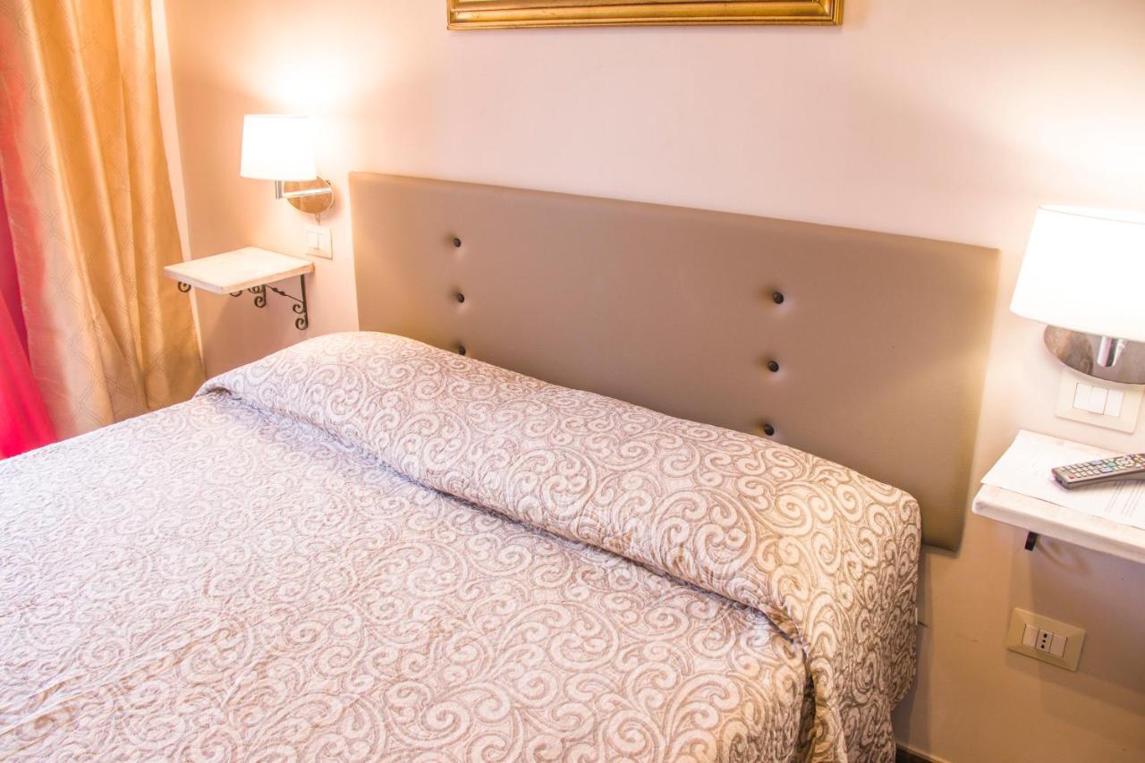 ลักชัวรี บีแอนด์บี เลชเช Bed & Breakfast ภายนอก รูปภาพ