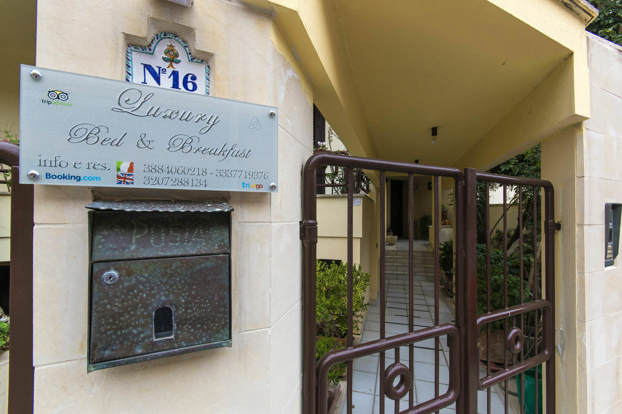 ลักชัวรี บีแอนด์บี เลชเช Bed & Breakfast ภายนอก รูปภาพ